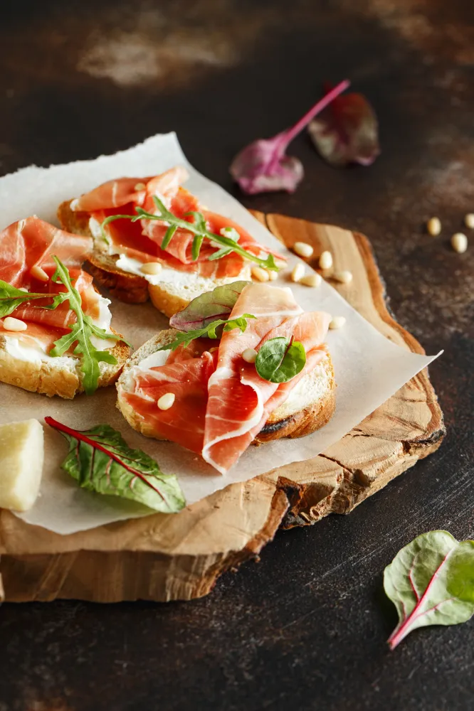 Bruschetta mozzarella et jambon de pays