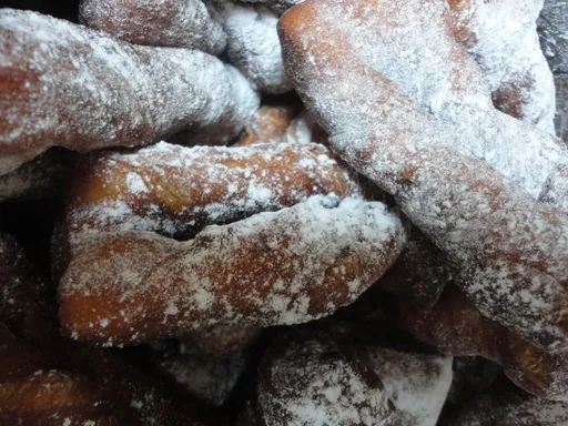 Bugnes lyonnaises à la levure de boulanger