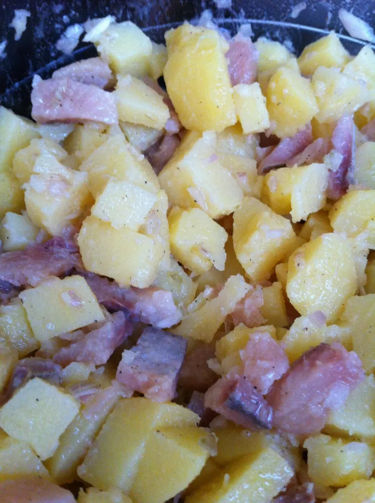 Salade de pommes de terre tièdes et harengs fumés