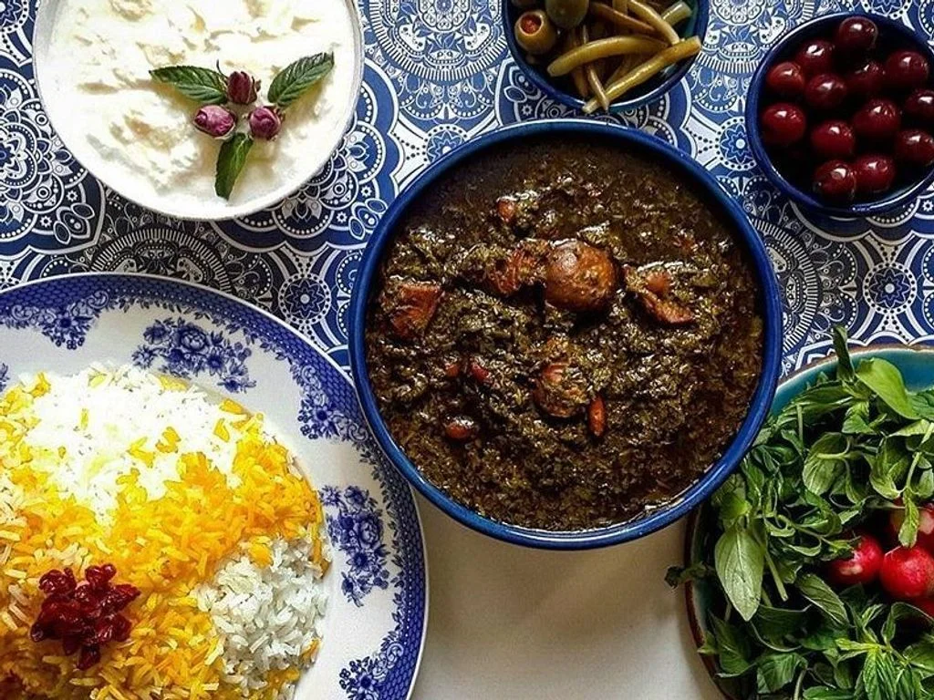 Ghormeh sabzi (ragoût d'agneau aux herbes iranien)