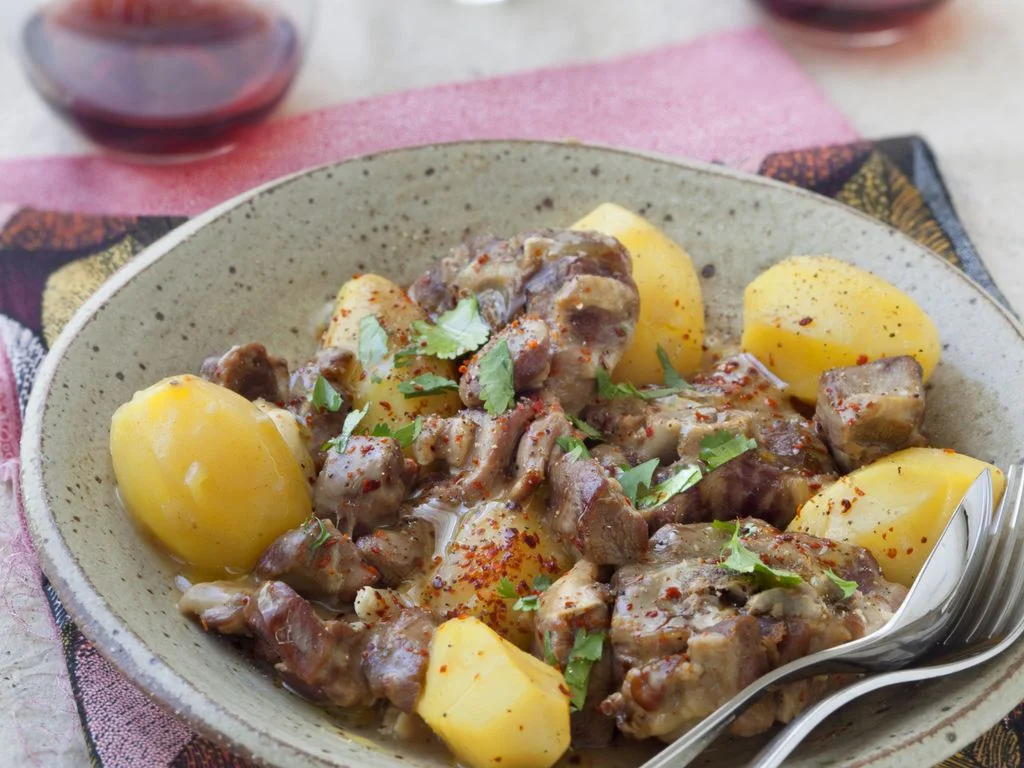 Ragoût de mouton aux pommes de terre et à l'ail