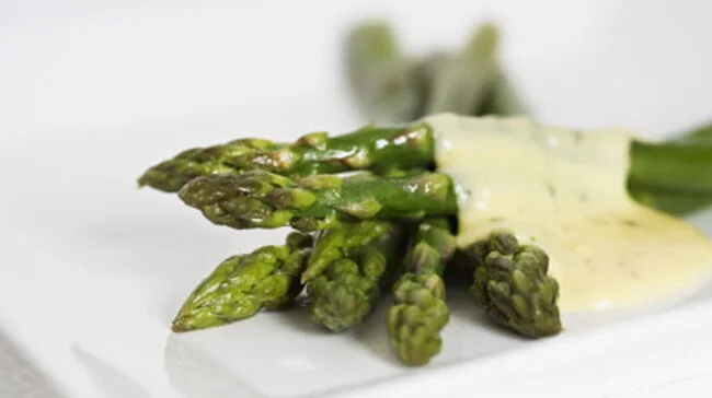 Asperges au beurre de ciboulette