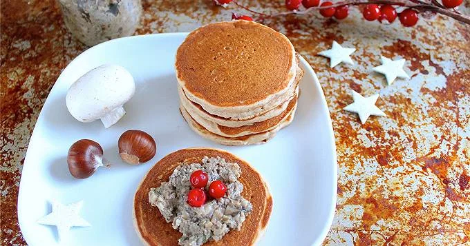 Blini farine de châtaigne, beurre de champignons et airelles (vegan, sans gluten)